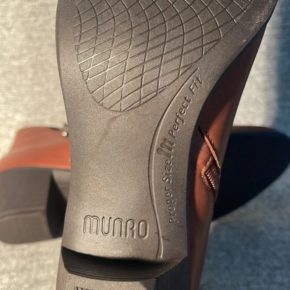 Munro Jackson Leather Boot.NEW - Picture 7 of 9